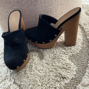 Comfortable clog shoe… high heel!